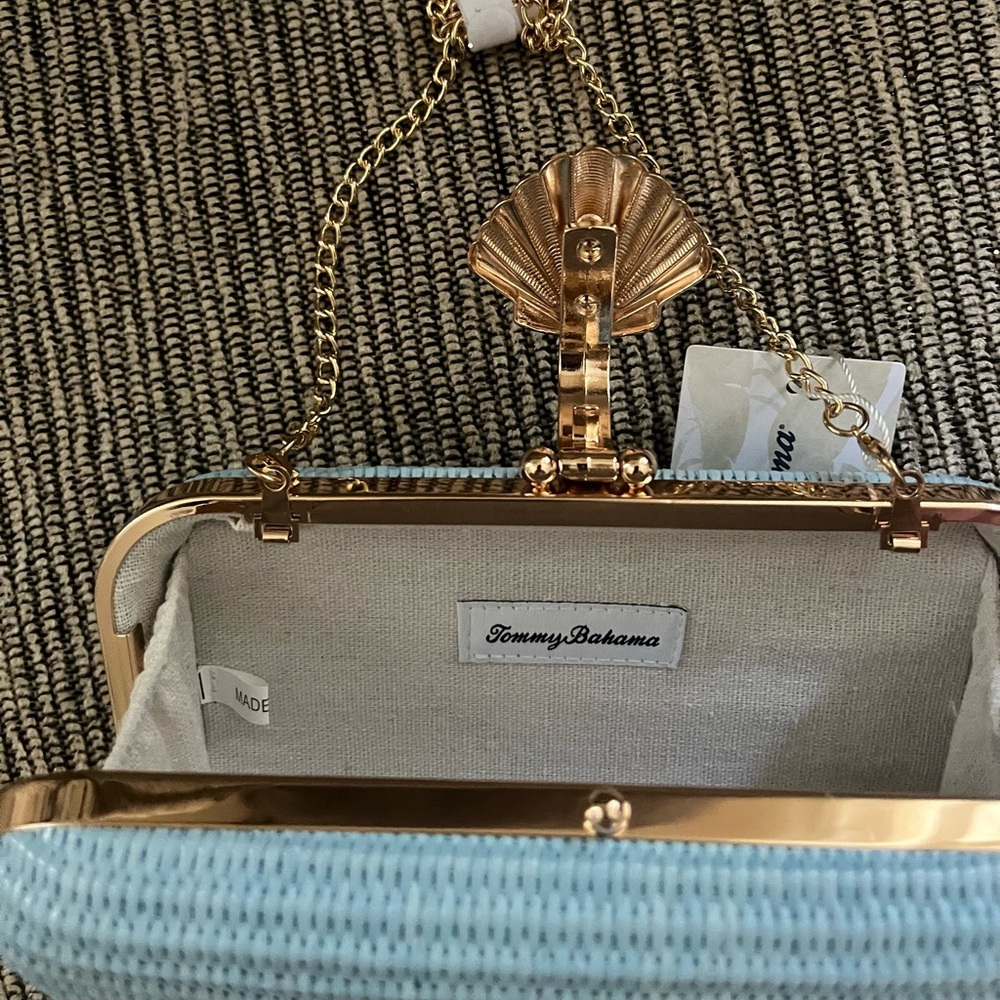 Tommy Bahama Light Blue Woven Shell Clasp Crossbody Bag with detachable chain - Picture 7 of 7